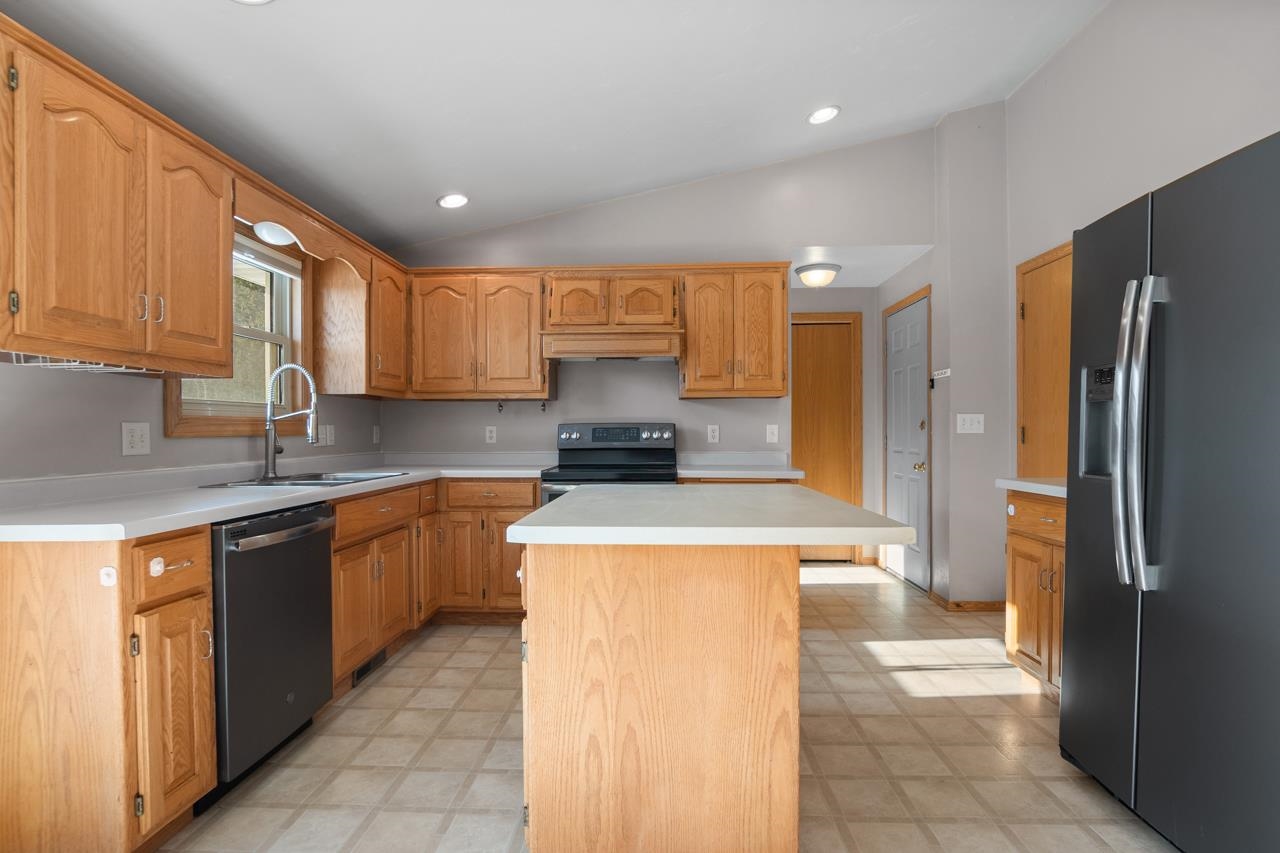 2977 Belle Plane Road Green Bay, WI 54313 - Photo 10 of 45