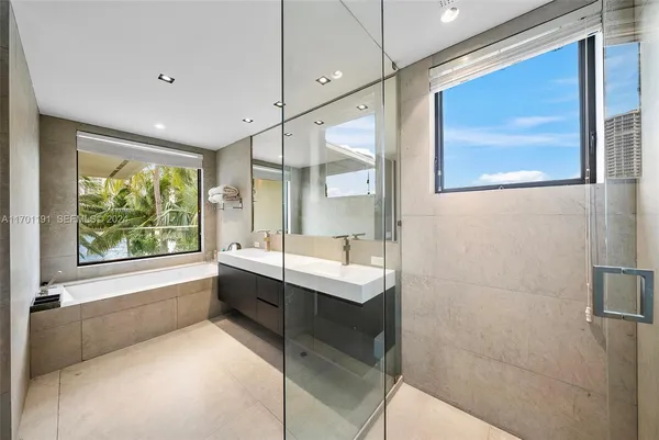 $44,995,000 | 385 Centre Island, Golden Beach, FL 33160