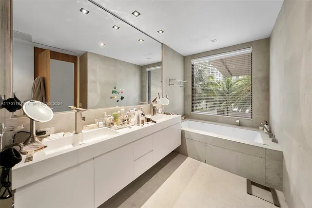 $44,995,000 | 385 Centre Island, Golden Beach, FL 33160