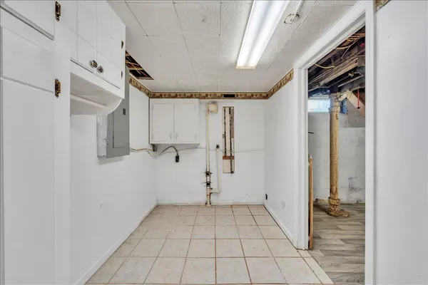 a view of utility room