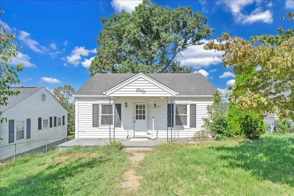 a view of a house with a yard and plants