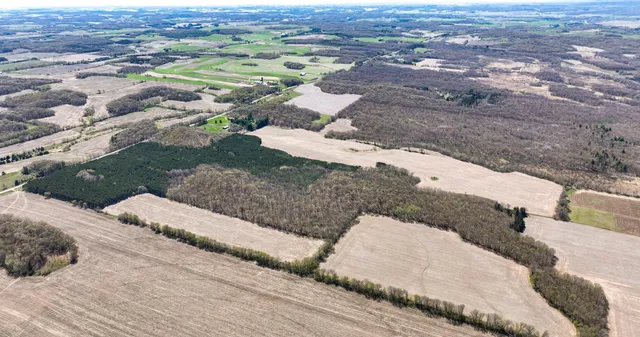 $725,000 | 93 Strum Wi 54738, Eleva, WI 54738