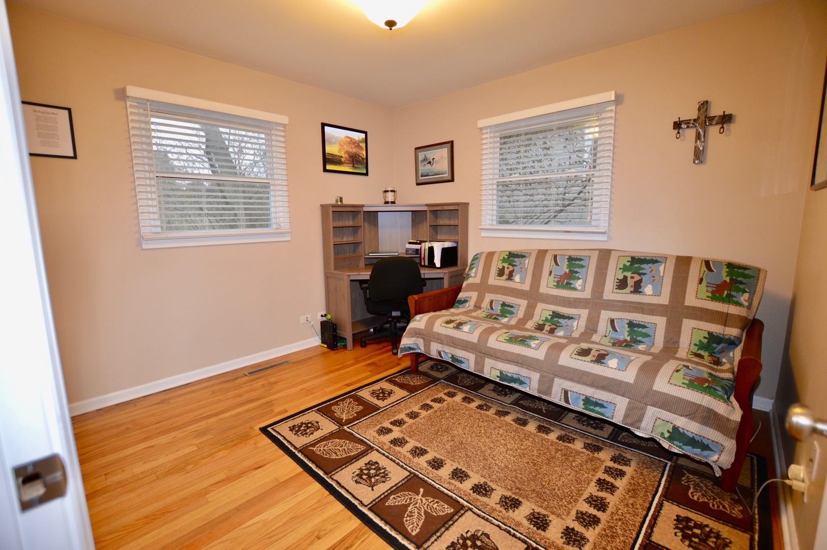 385 Willow Road Wauconda, IL 60084 - Photo 11 of 22 a living room with furniture