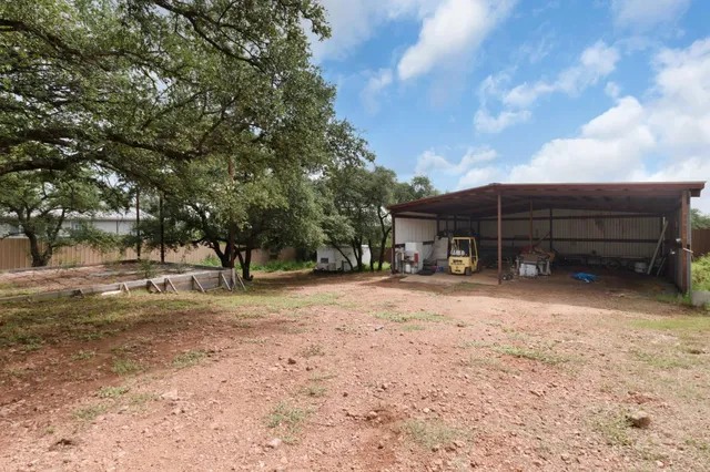 $299,000 | 609 West Leon Street, Llano, TX 78643