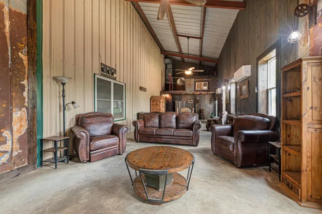 $299,000 | 609 West Leon Street, Llano, TX 78643