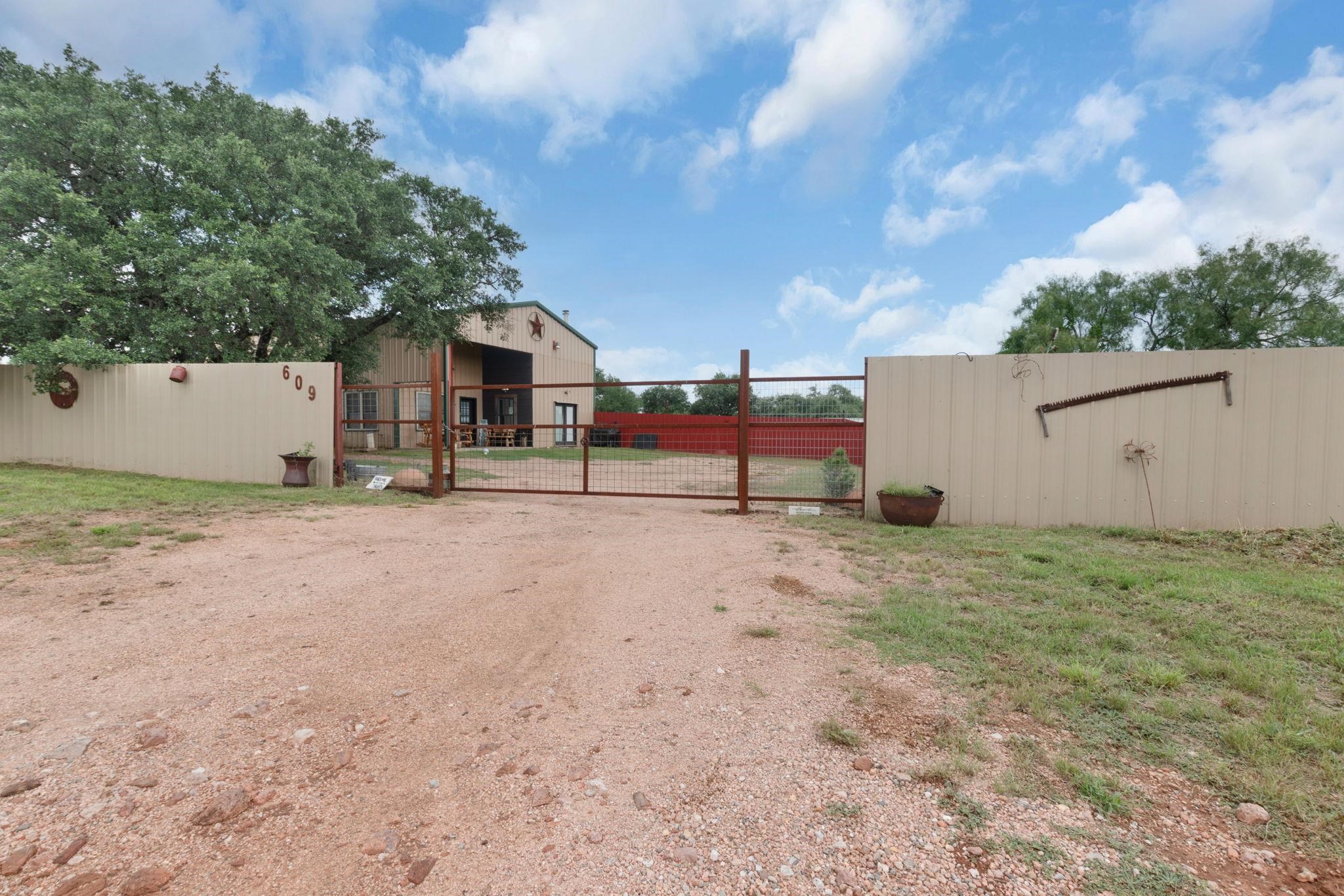 609 West Leon Street Llano, TX 78643 - Photo 2 of 28