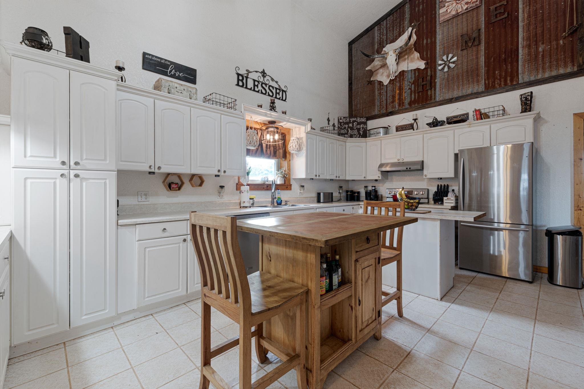 609 West Leon Street Llano, TX 78643 - Photo 5 of 28