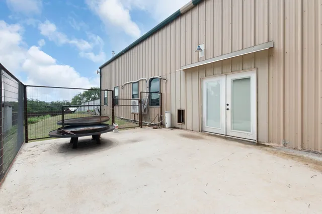 $299,000 | 609 West Leon Street, Llano, TX 78643