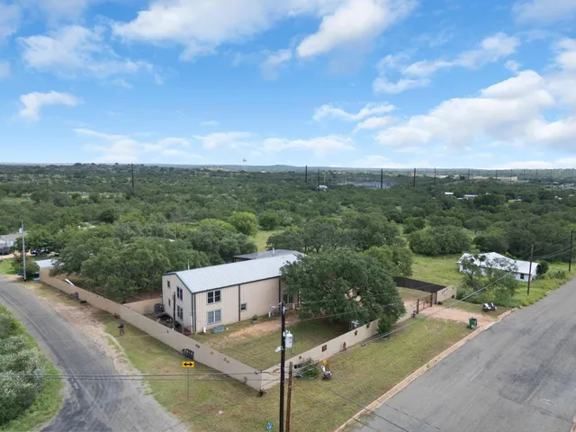 $299,000 | 609 West Leon Street, Llano, TX 78643