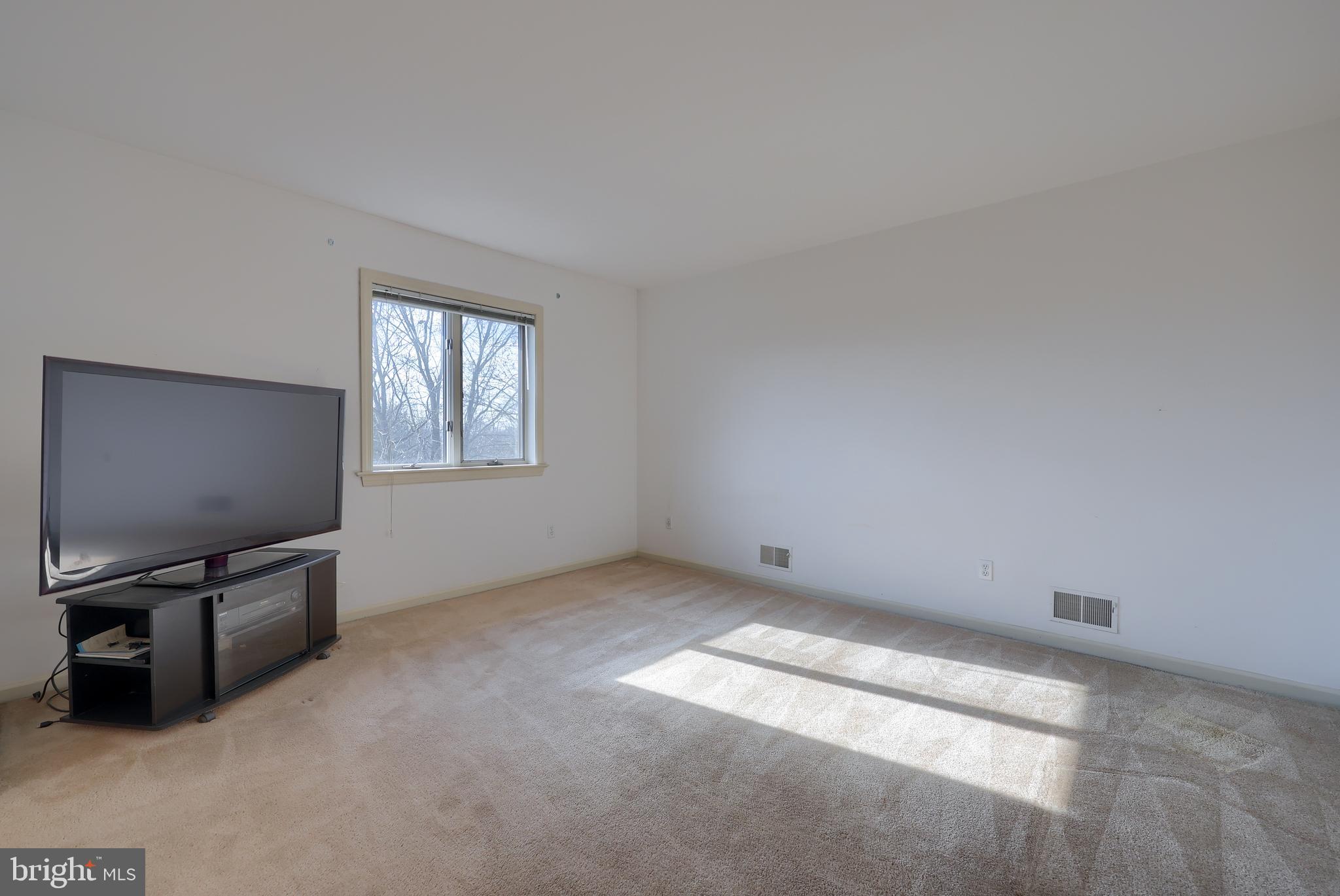 4 Countryside Lane Lititz, PA 17543 - Photo 13 of 19 Upper level bedroom 1