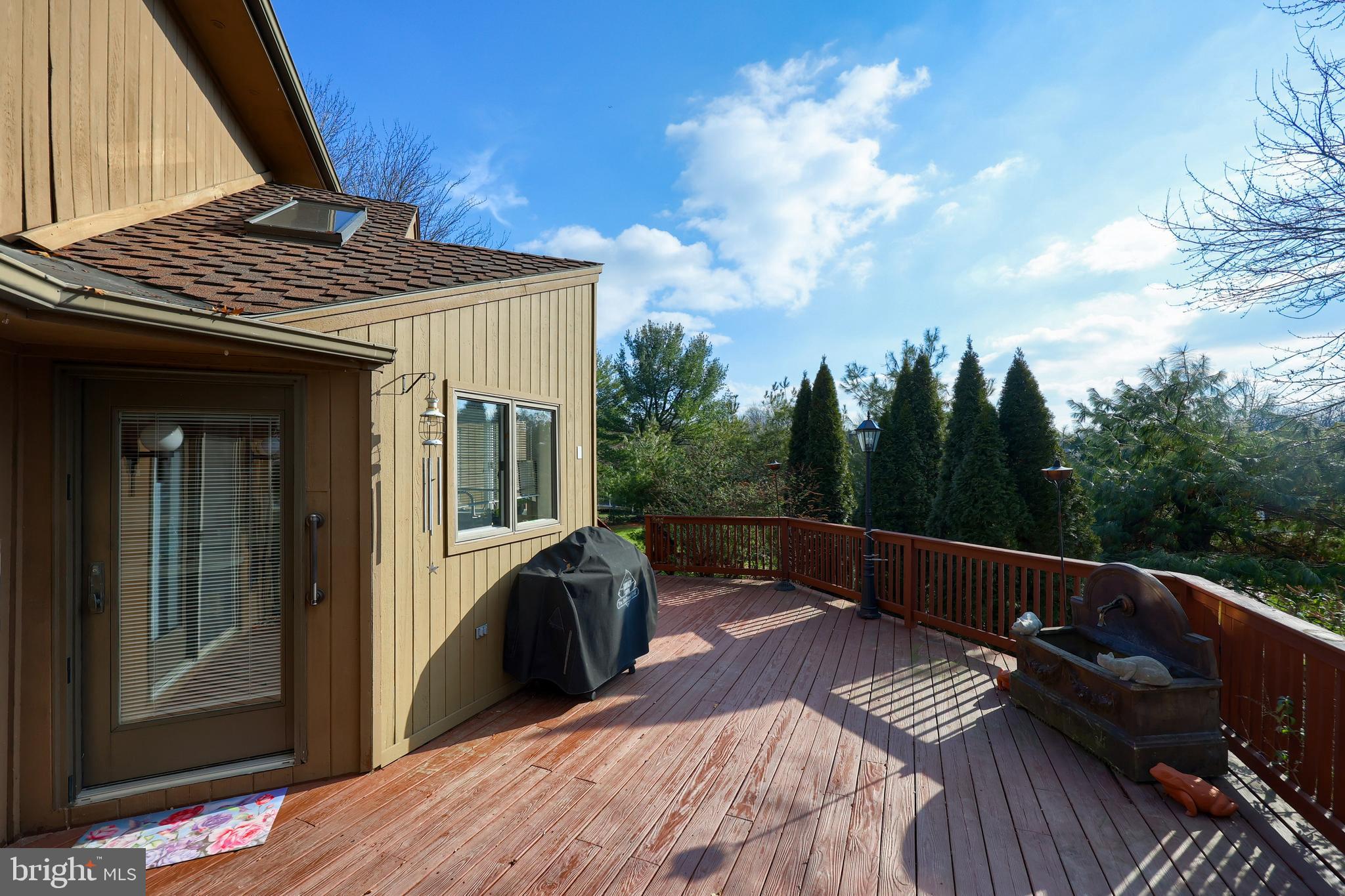 4 Countryside Lane Lititz, PA 17543 - Photo 16 of 19 Deck off of kitchen
