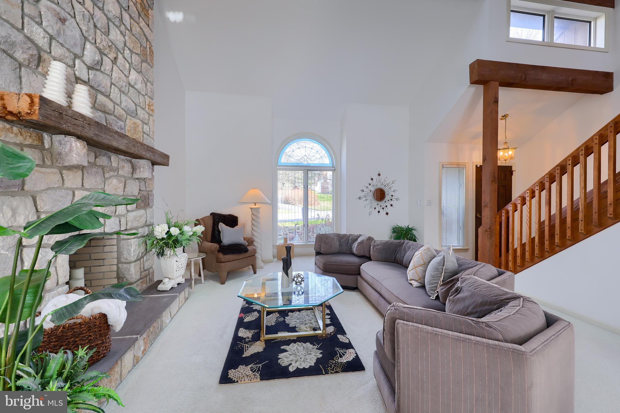 4 Countryside Lane Lititz, PA 17543 - Photo 2 of 19 Living room