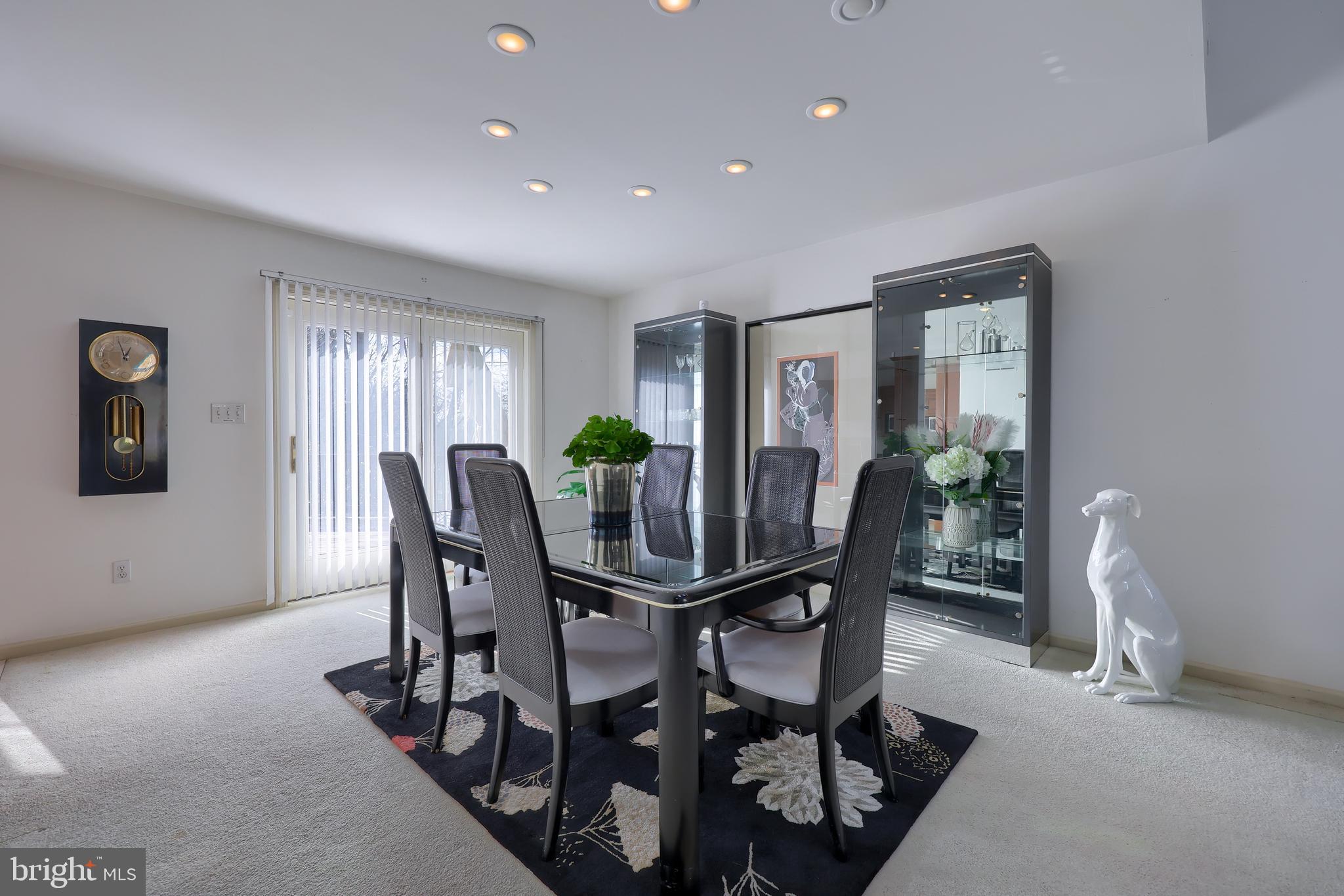 4 Countryside Lane Lititz, PA 17543 - Photo 5 of 19 Dining area off of living room