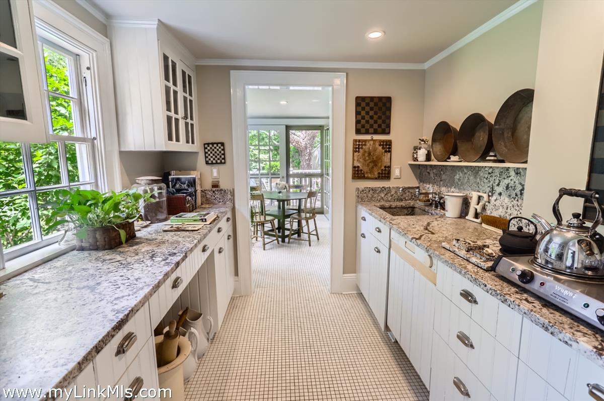 180 Pilot Hill Farm Road Vineyard Haven, MA 02568 - Photo 19 of 68