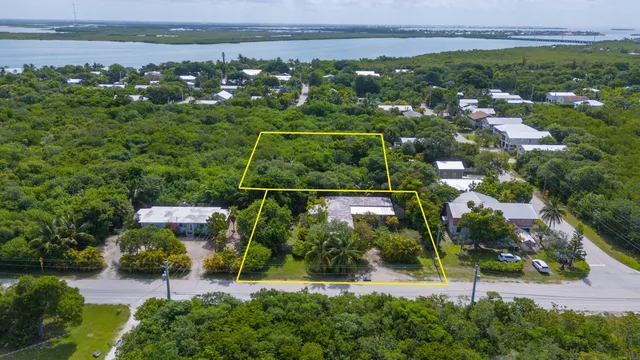 $995,000 | 687-689 Crane Boulevard, Sugarloaf, FL 33042