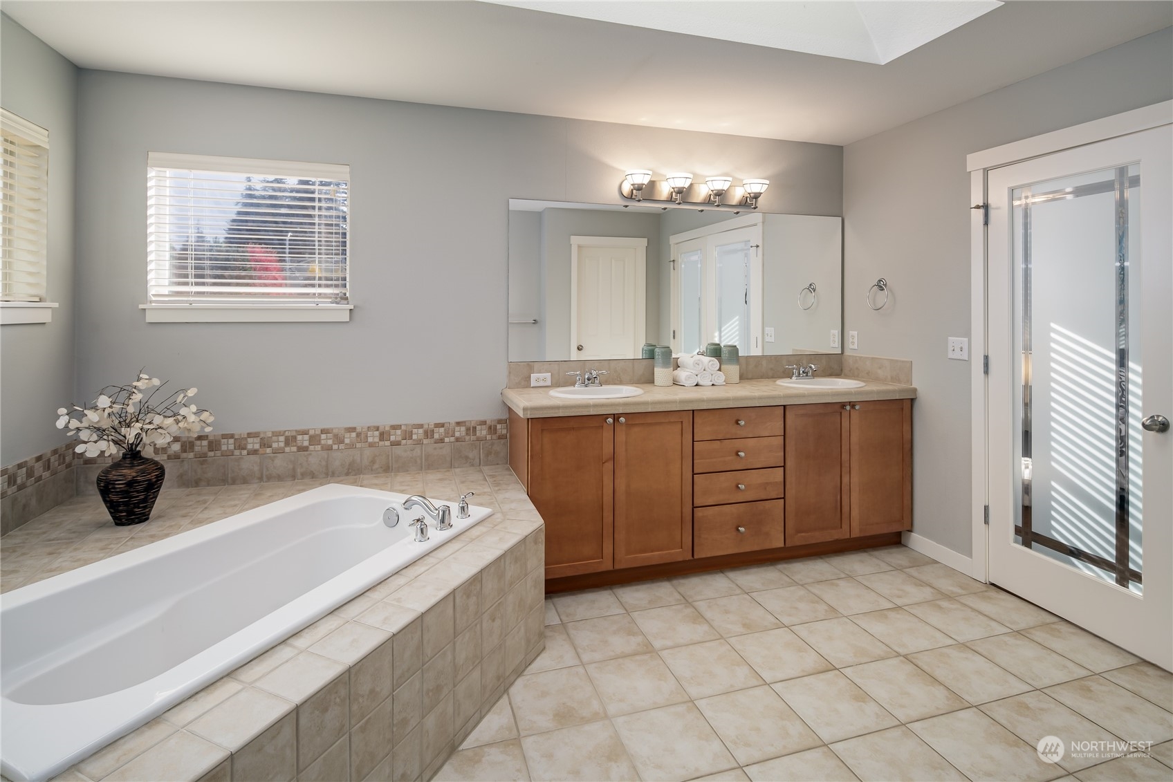 1053 Ridge Street Mukilteo, WA 98275 - Photo 25 of 34 Gallery Image 25