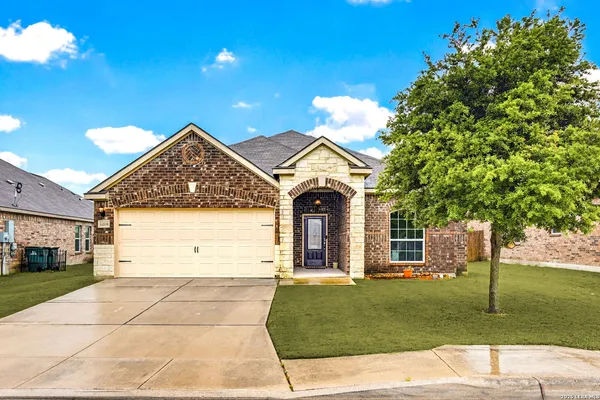 $1,750 | 12118 Stratsburg, San Antonio, TX 78252