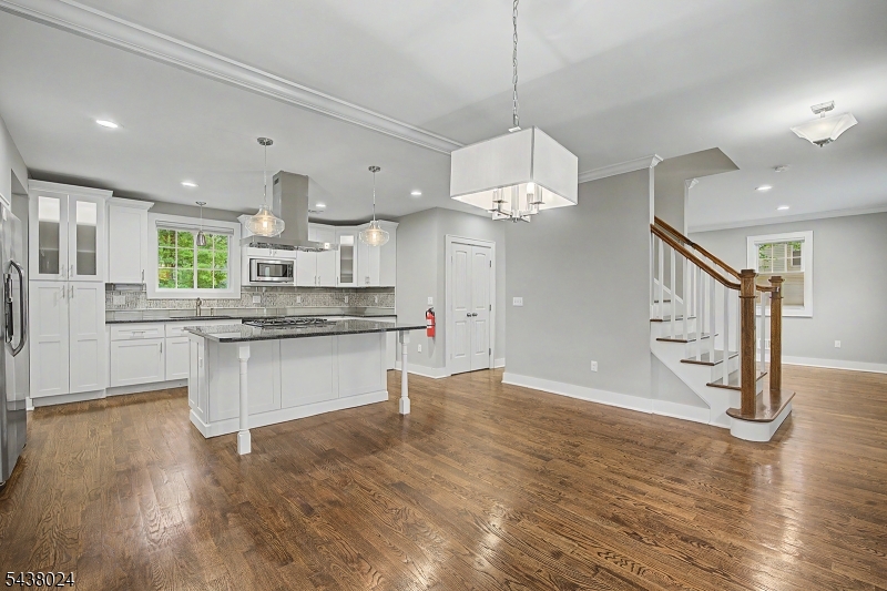 8 Phyllis Place Randolph, NJ 07869 - Photo 3 of 19