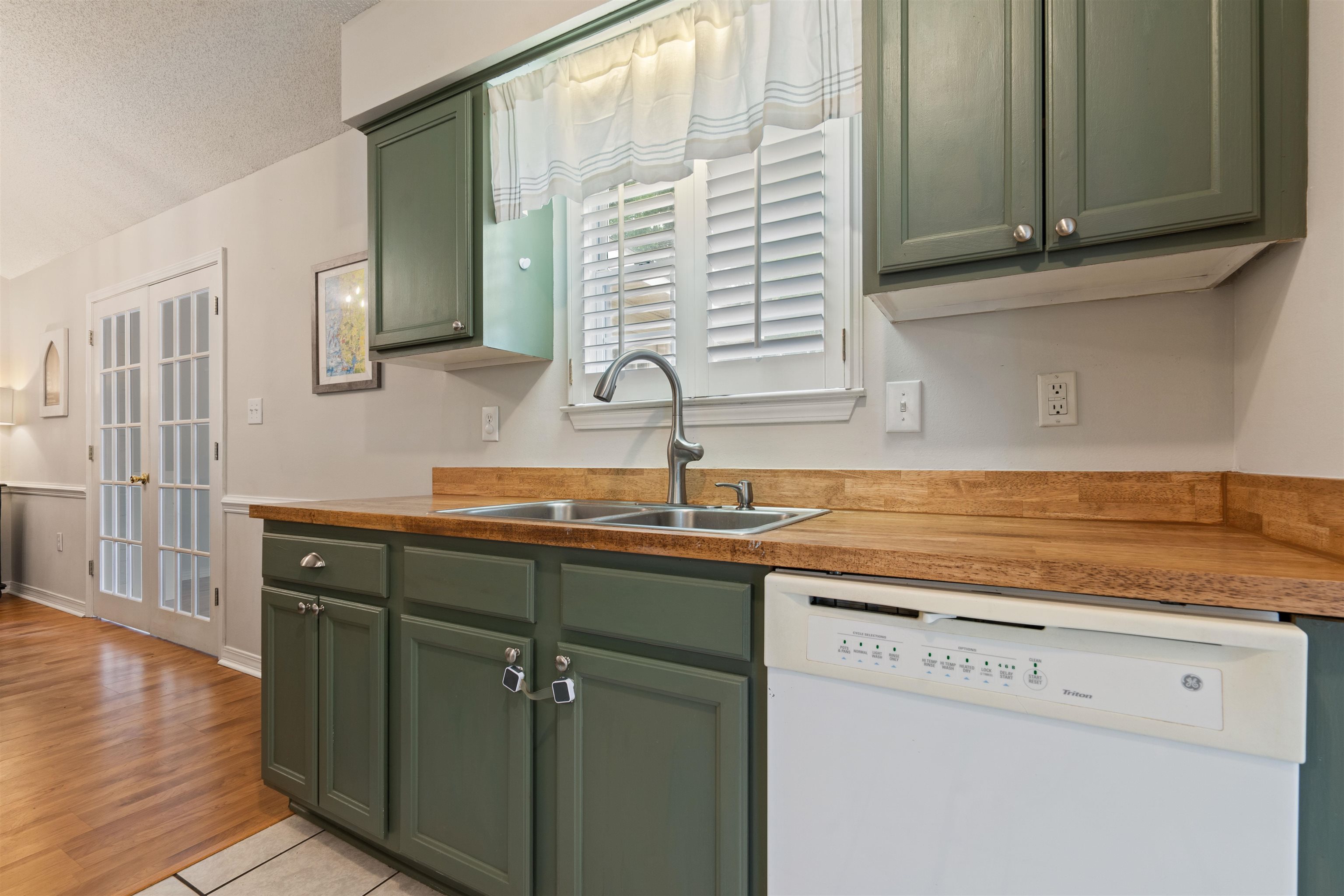 164 Robbins Boulevard Daphne, AL 36526 - Photo 11 of 28 Kitchen