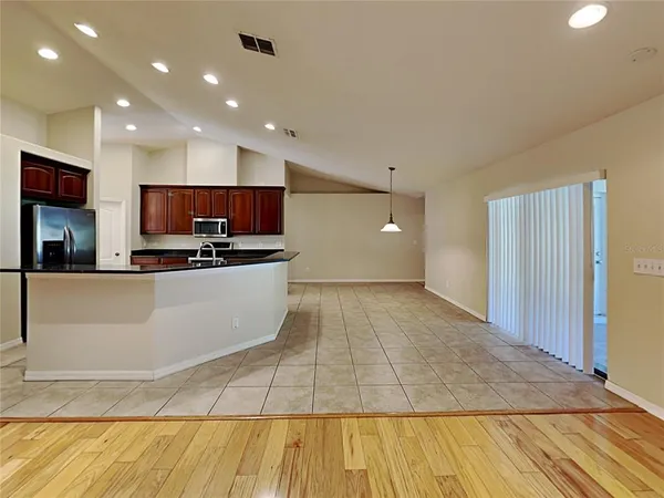 $2,895 | 2004 Abbey Trace Drive, Dover, FL 33527