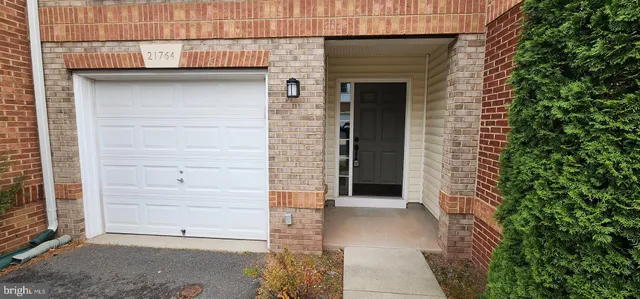 a view of a entryway of the house