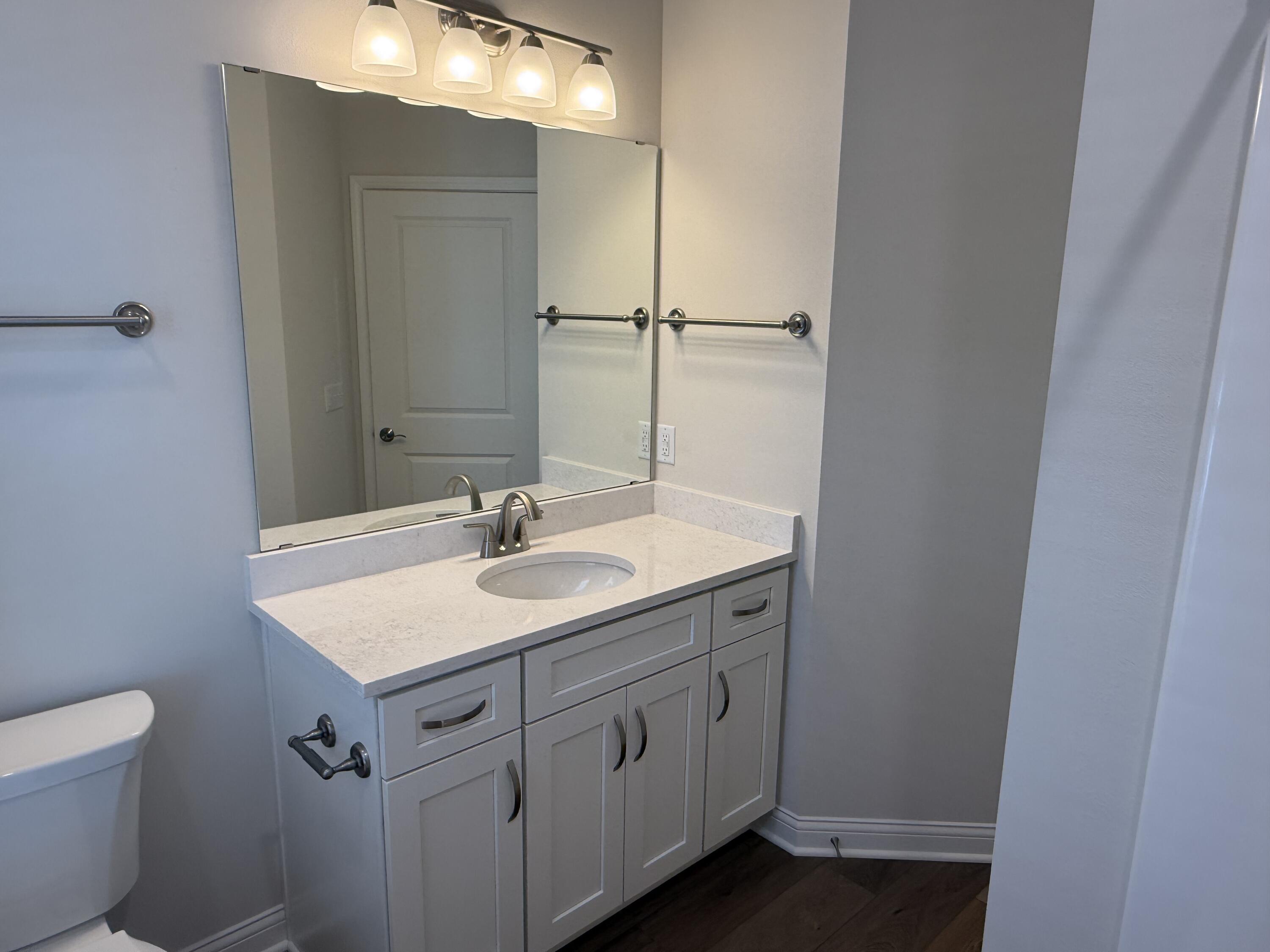 369 Evergreen Lane Pewaukee, WI 53072 - Photo 15 of 27 Guest Bathroom