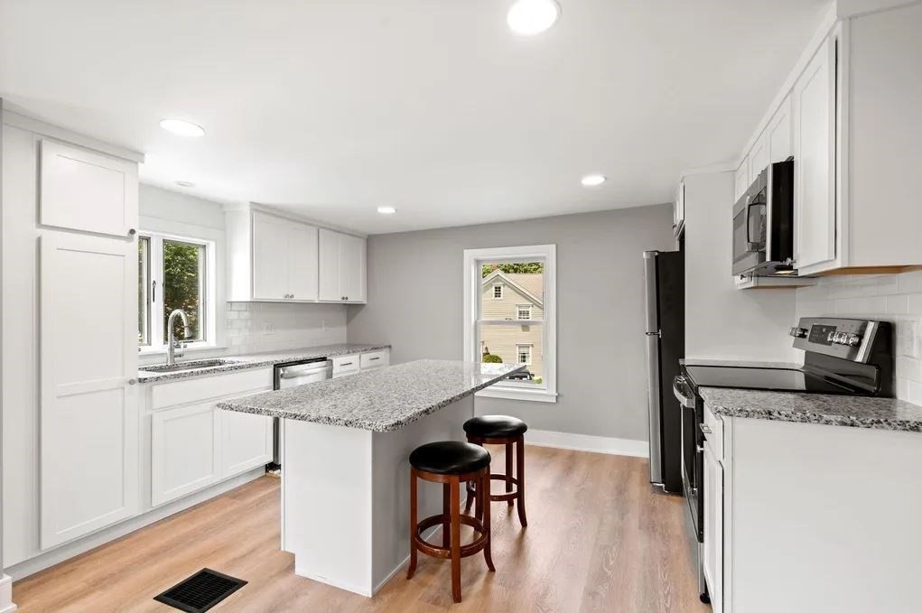 54 Main Street, Unit 201 Topsfield, MA 01983 - Photo 5 of 22