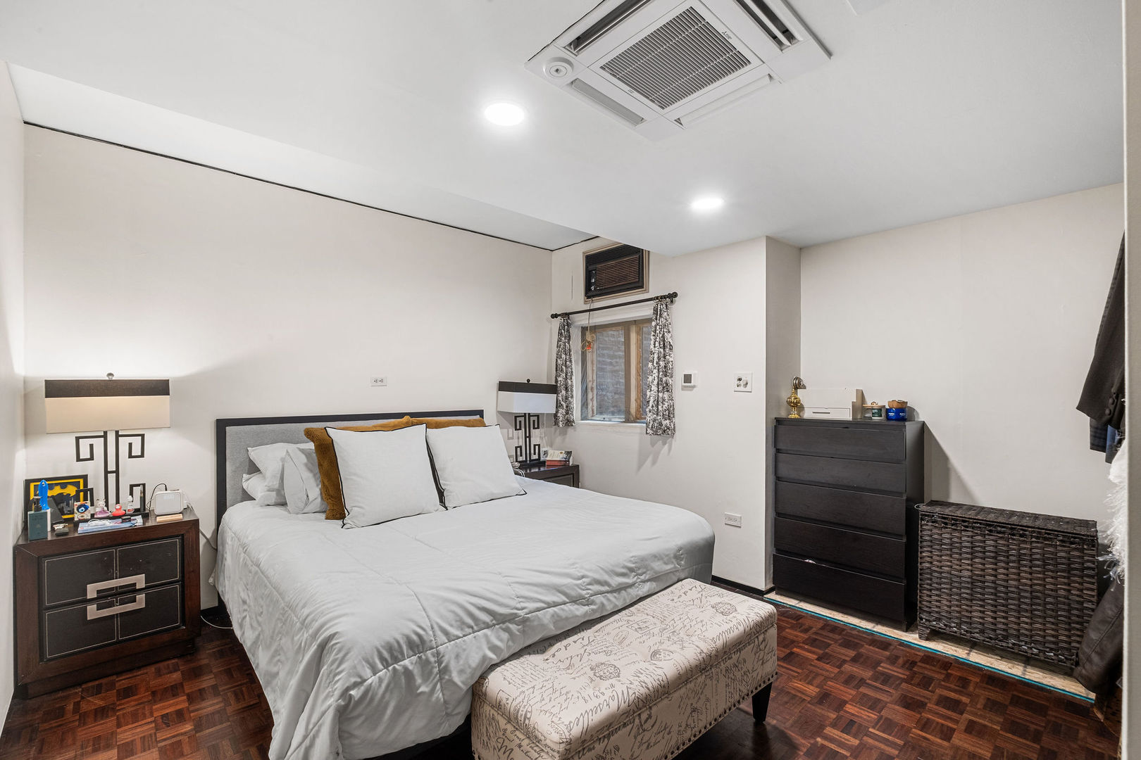 635 West Sheridan Road, Unit G Chicago, IL 60613 - Photo 12 of 25 Gallery Image 12