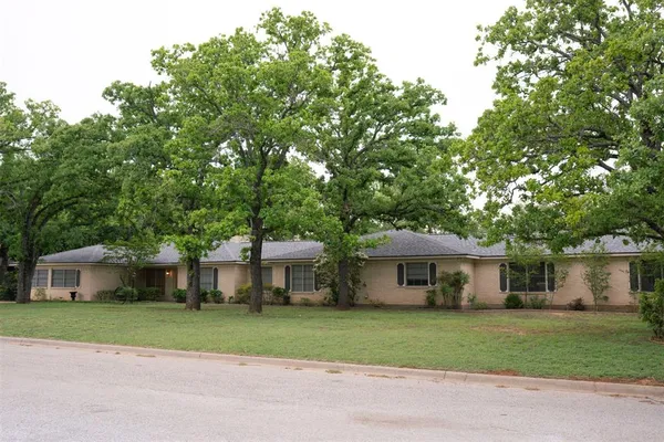 $524,500 | 515 Crestwood Drive, Eastland, TX 76448
