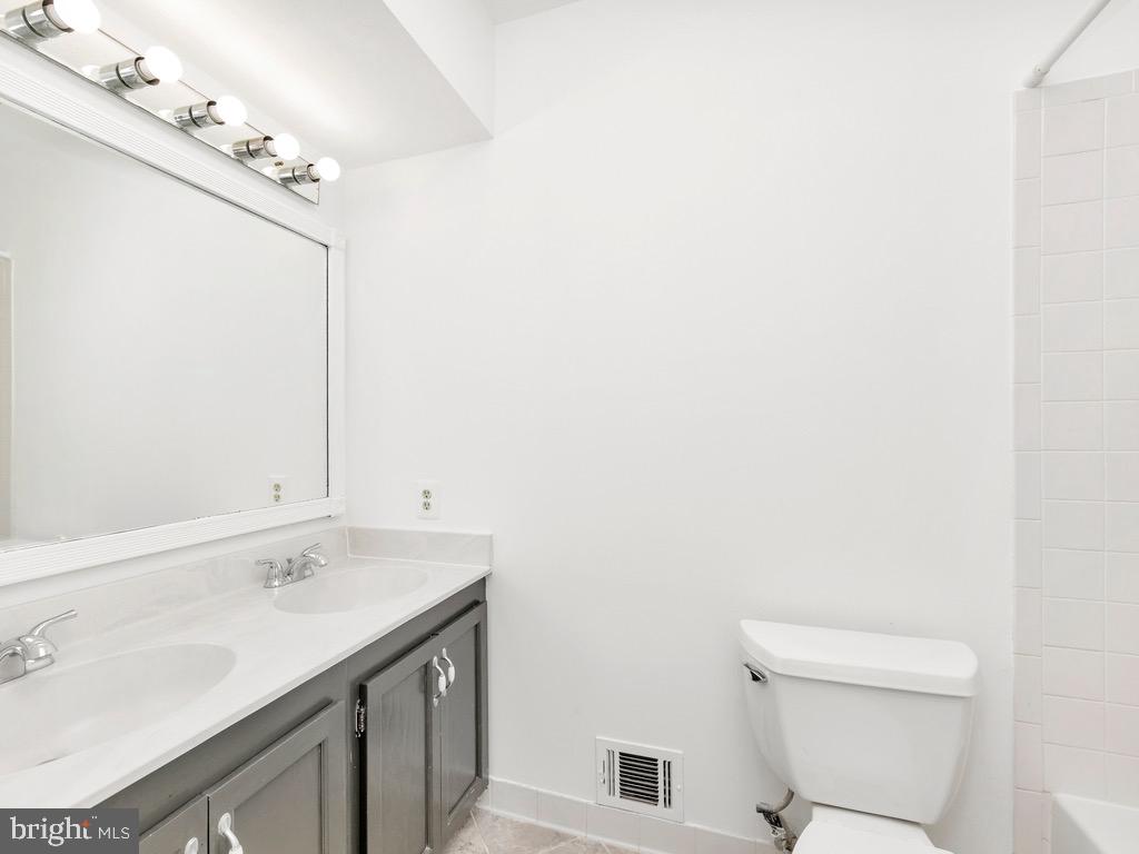 8510 Springfield Oaks Drive Springfield, VA 22153 - Photo 17 of 29 Primary Bathroom