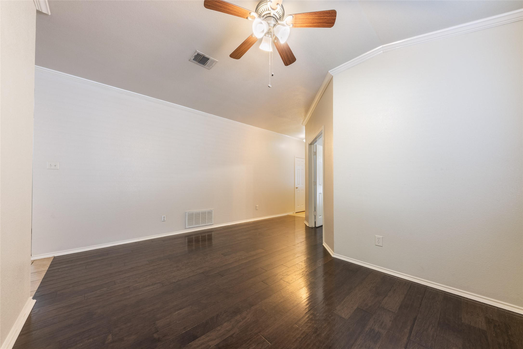 207 Baldwin Street Hutto, TX 78634 - Photo 6 of 19