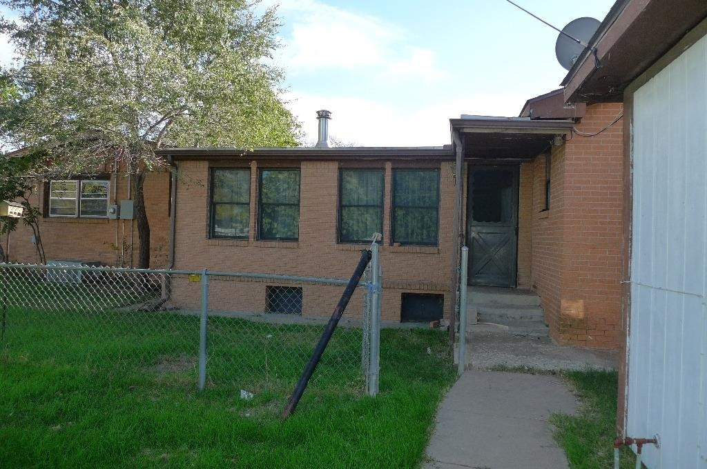 3208 37th Street Lubbock, TX 79413 - Photo 3 of 10 Photo 3