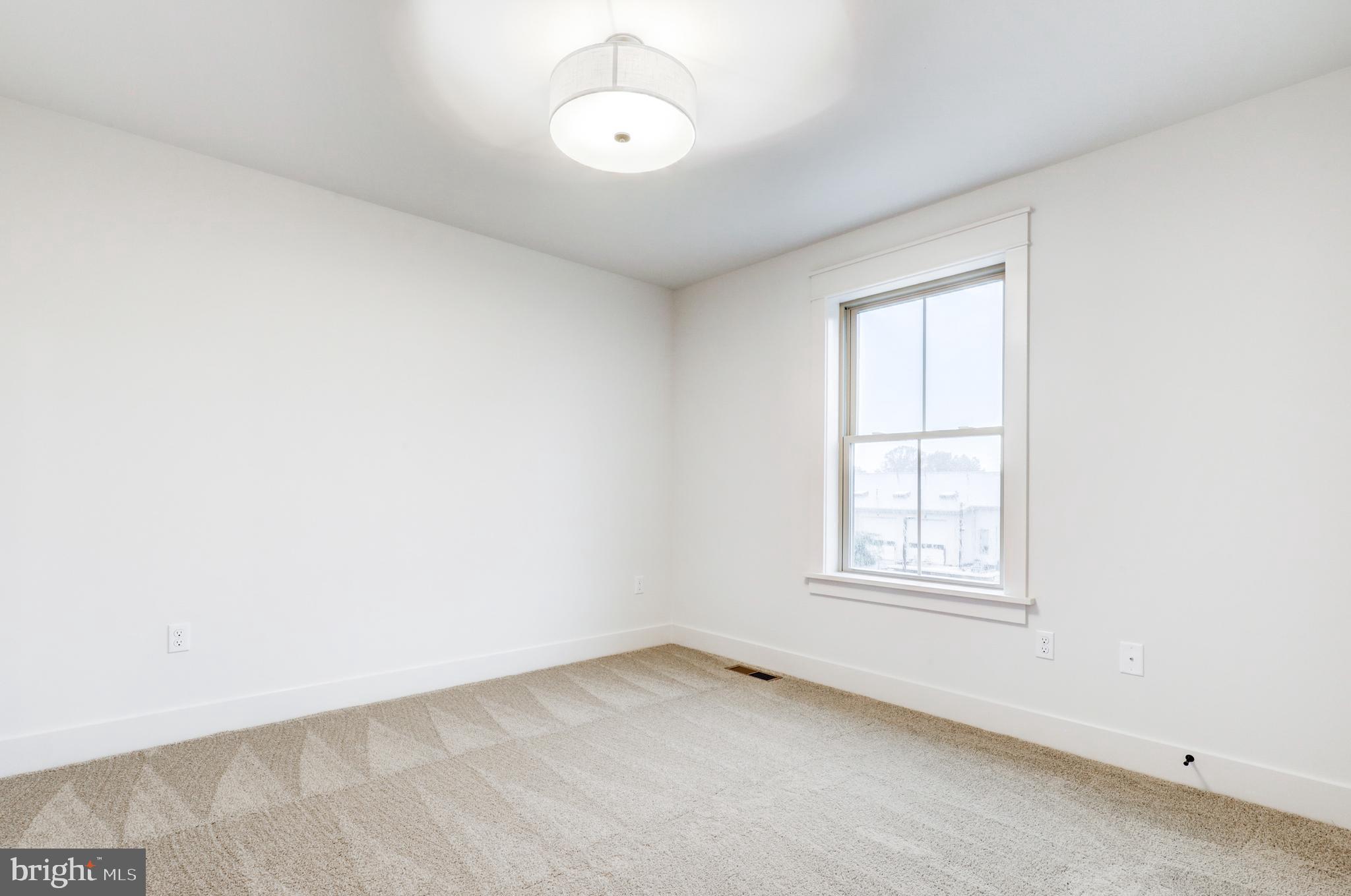 218 Parkside Place Lancaster, PA 17602 - Photo 32 of 48 an empty room with windows