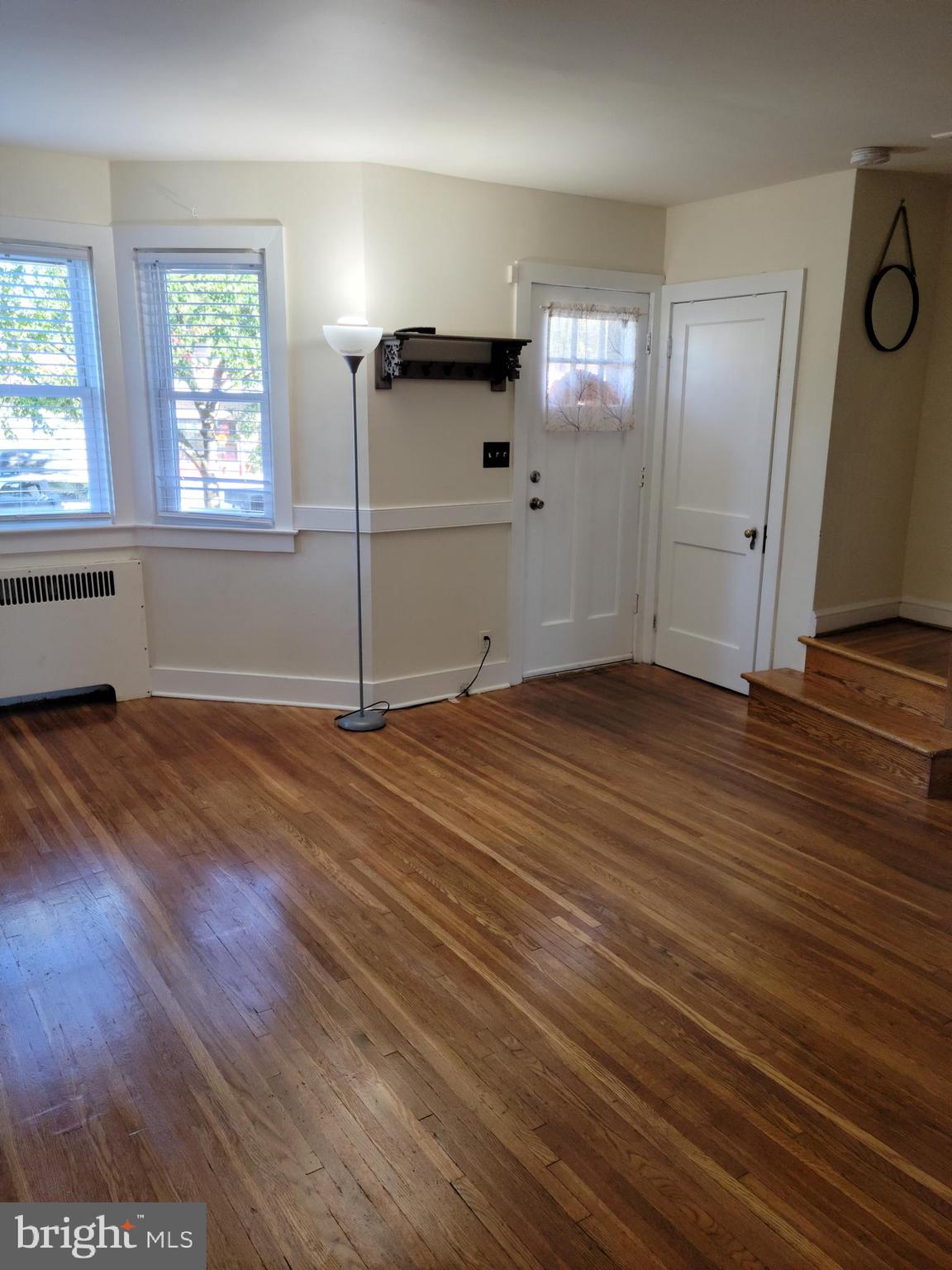 6507 Frederick Road Baltimore, MD 21228 - Photo 4 of 50 Living room