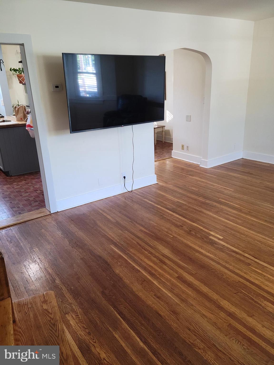 6507 Frederick Road Baltimore, MD 21228 - Photo 7 of 50