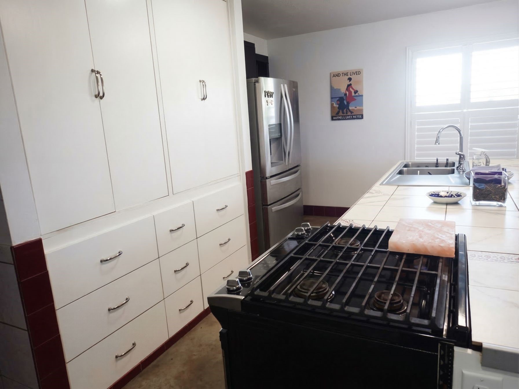 142 Zimmerhanzel Road Flatonia, TX 78941 - Photo 14 of 19 a kitchen with appliances and cabinets