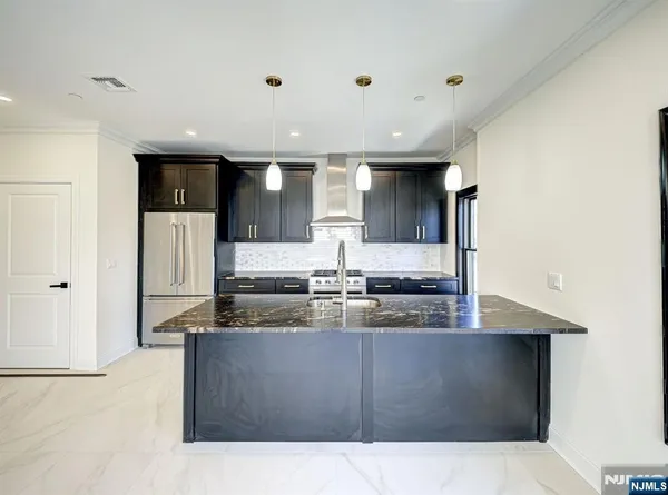 $3,200 | 208 Newark Pompton Turnpike, Unit 202, Little Falls, NJ 07424