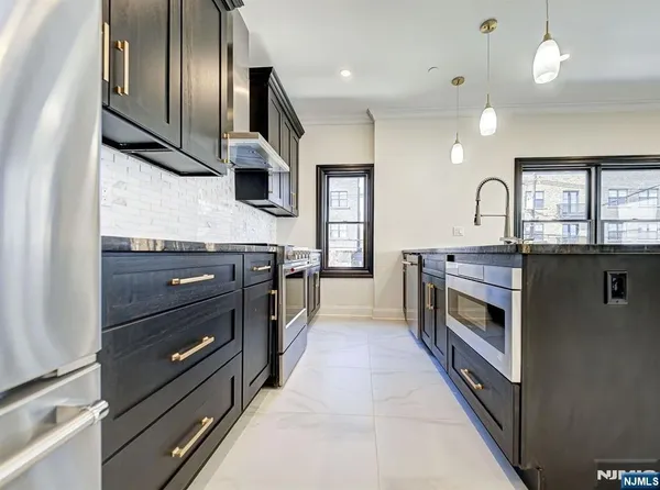 $3,200 | 208 Newark Pompton Turnpike, Unit 202, Little Falls, NJ 07424