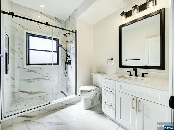 $3,200 | 208 Newark Pompton Turnpike, Unit 202, Little Falls, NJ 07424