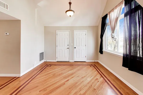 $1,500 | 4614 North Springfield Avenue, Unit 3, Chicago, IL 60625
