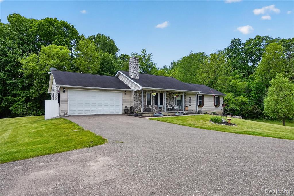 9565 Crofoot Road Fowlerville, MI 48836 - Photo 2 of 63