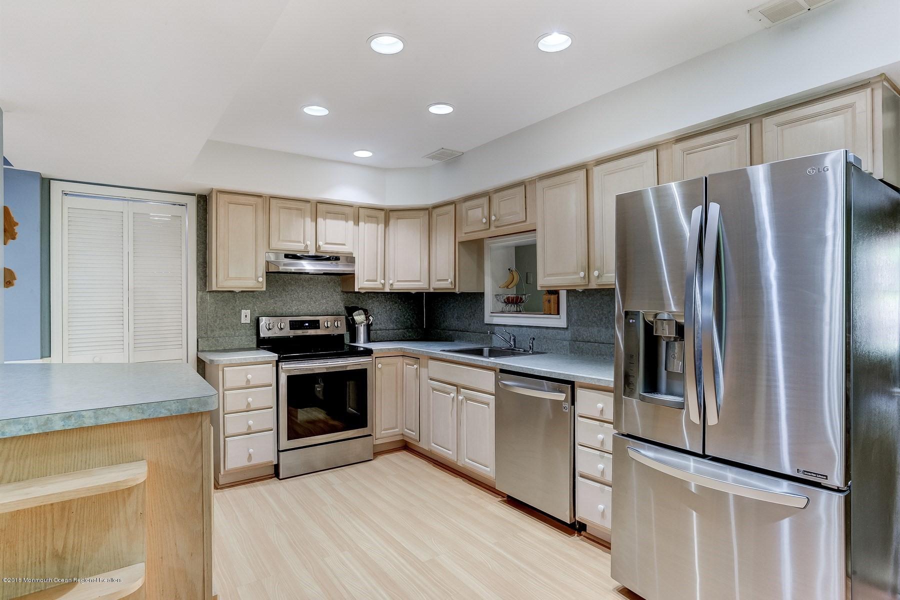 66 Thompson Bridge Road Jackson, NJ 08527 - Photo 17 of 34 a kitchen with stainless steel appliances granite countertop a refrigerator stove microwave and sink