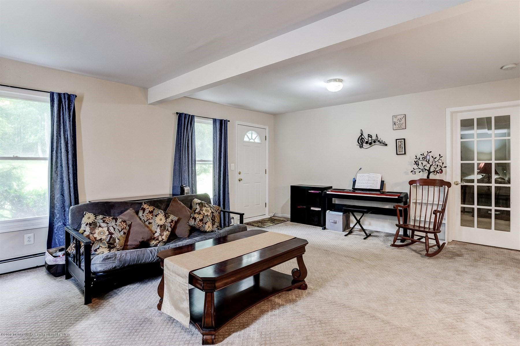 66 Thompson Bridge Road Jackson, NJ 08527 - Photo 21 of 34 a living room with furniture and a potted plant