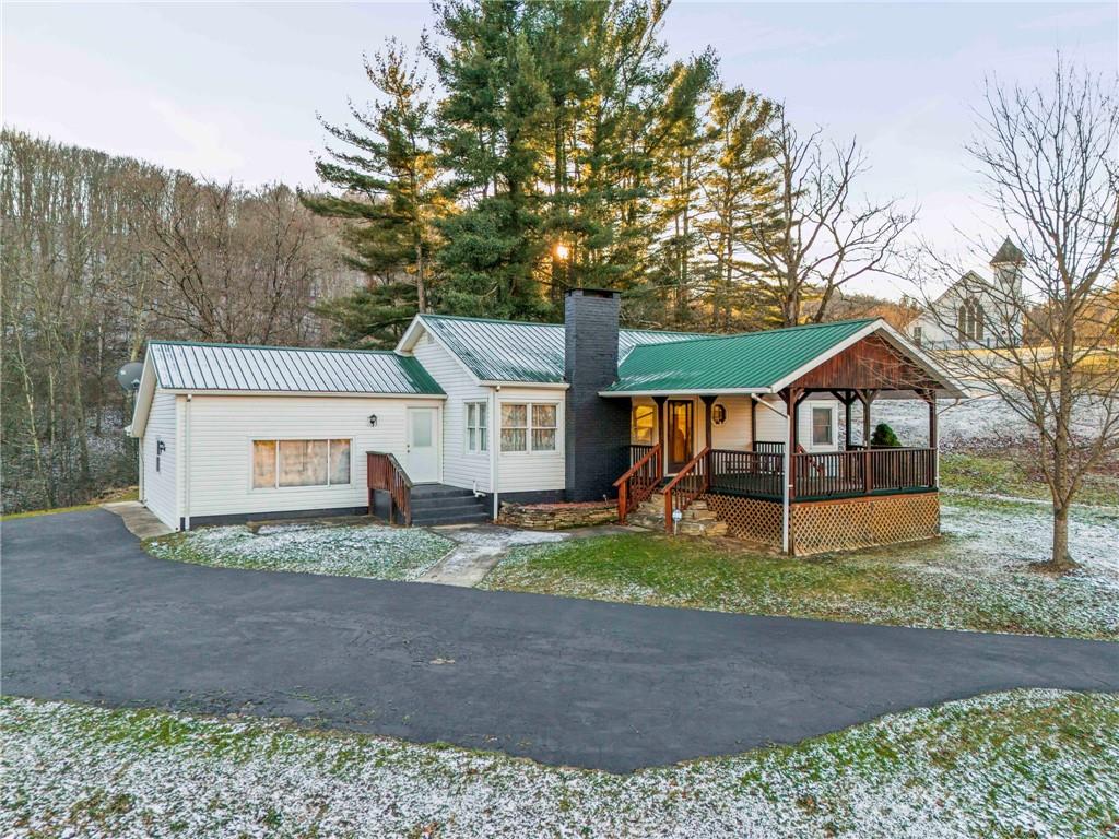 1125 Toms Run Road Holbrook, PA 15341 - Photo 2 of 29
