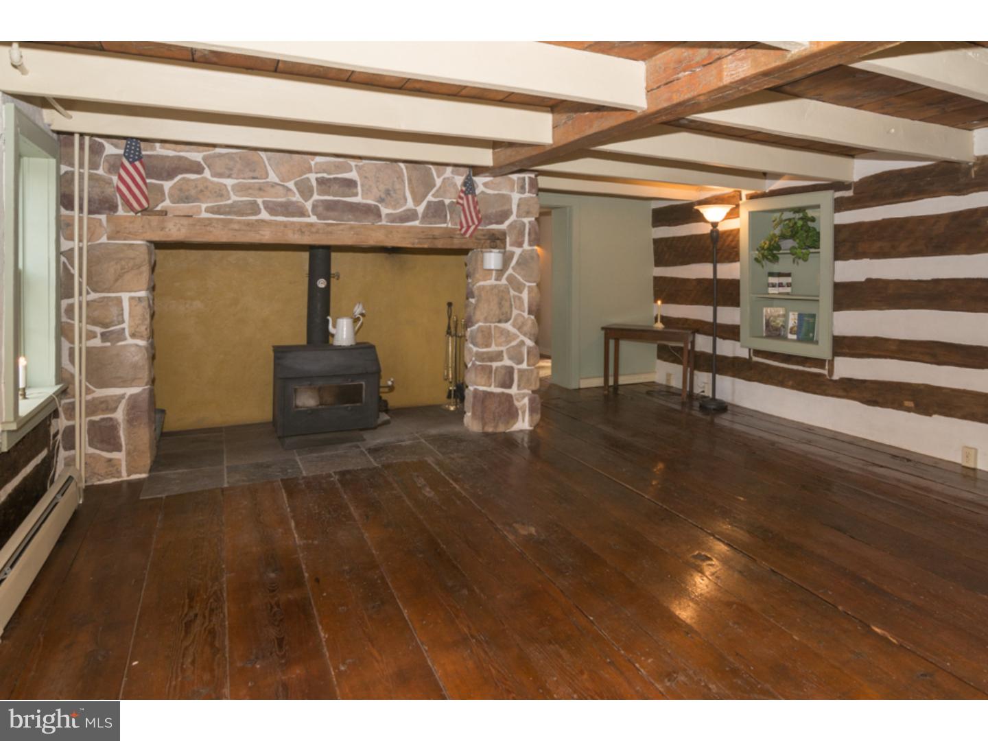 2810 Deep Creek Road Green Lane, PA 18054 - Photo 3 of 24 Living Room