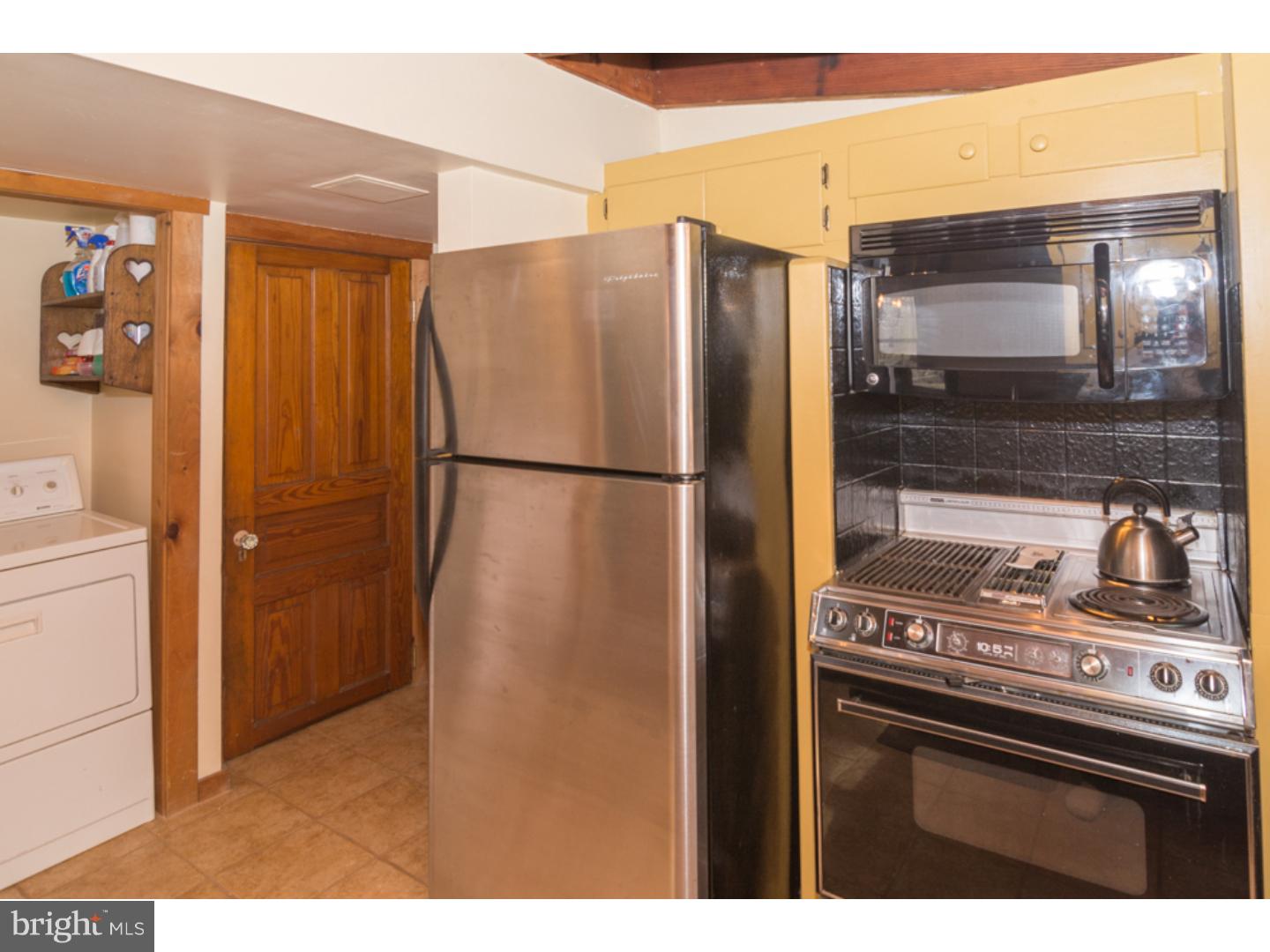2810 Deep Creek Road Green Lane, PA 18054 - Photo 4 of 24 Kitchen