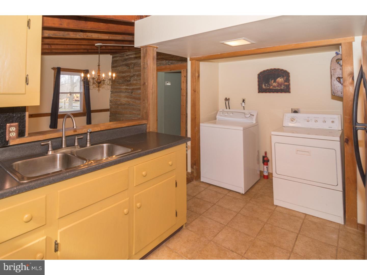 2810 Deep Creek Road Green Lane, PA 18054 - Photo 5 of 24 Kitchen