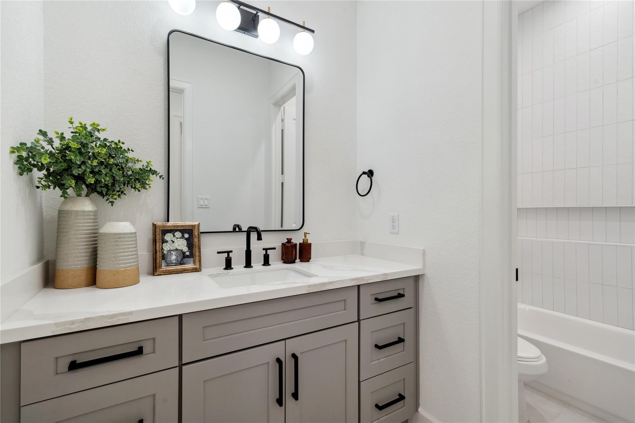 6528 Weston Street, Unit A Houston, TX 77021 - Photo 12 of 25 a bathroom with a sink and a mirror