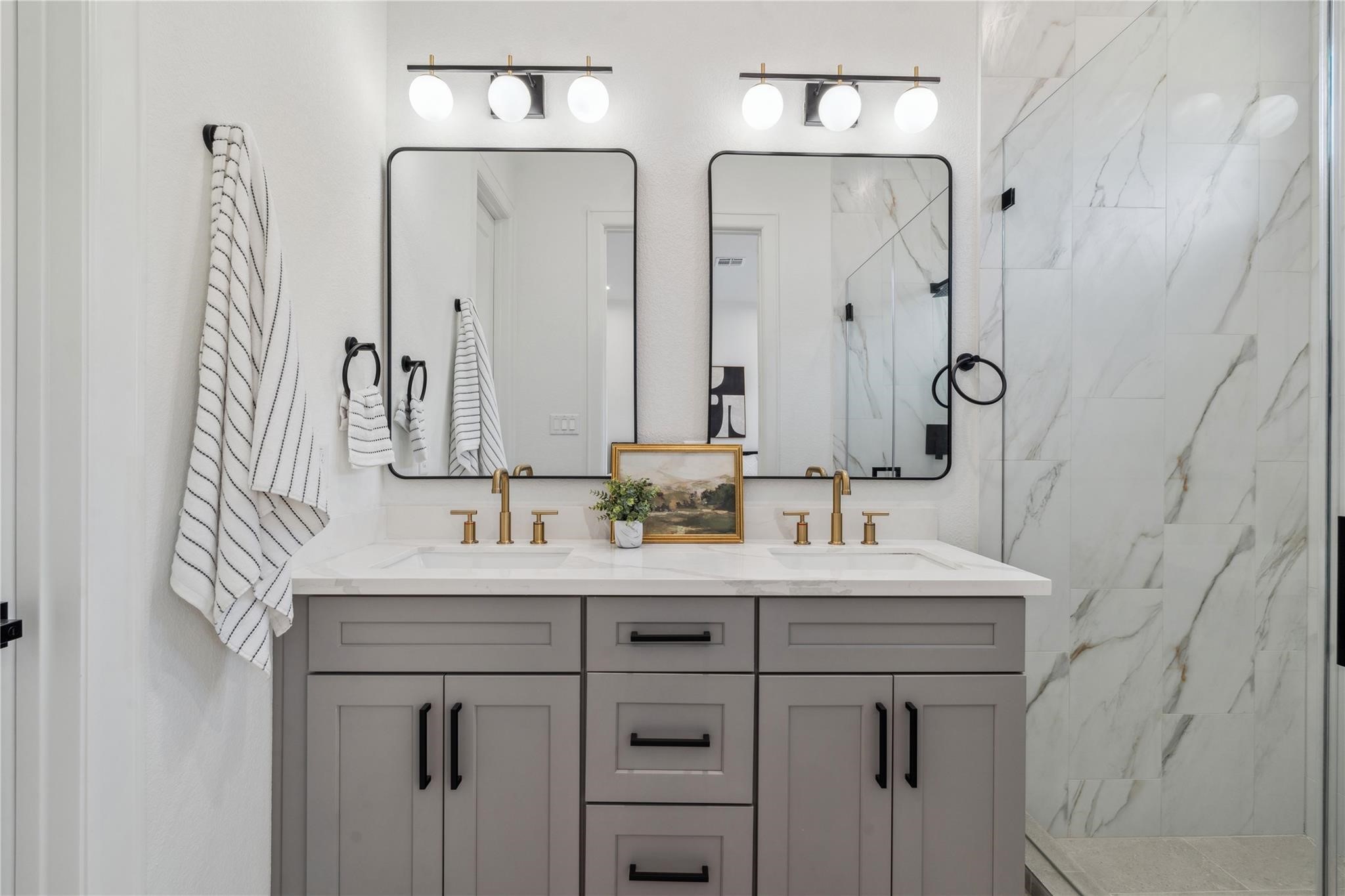 6528 Weston Street, Unit A Houston, TX 77021 - Photo 16 of 25 a bathroom with double vanity and a mirror