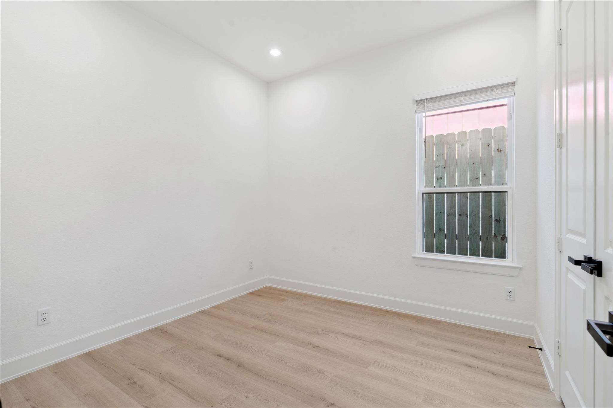 6528 Weston Street, Unit A Houston, TX 77021 - Photo 20 of 25 an empty room with a window